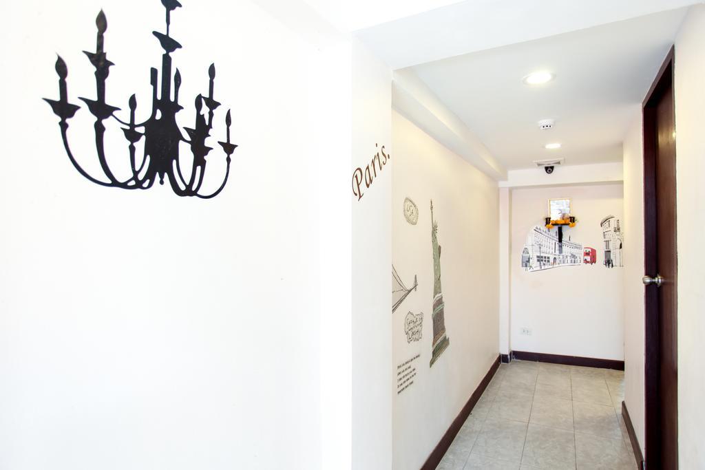 Hostel 8 Sukhumvit Soi 8 Bangkok Exterior foto
